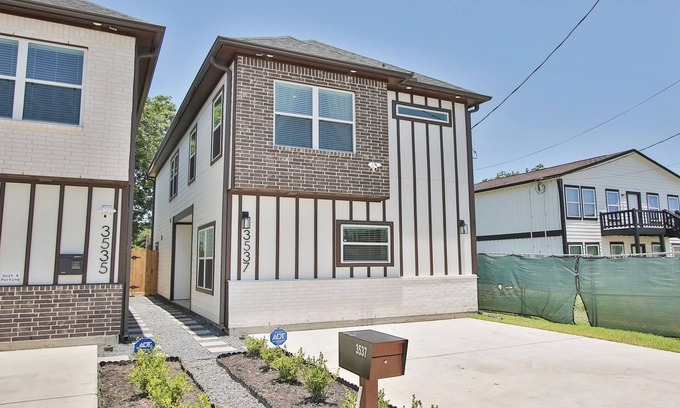 OST - South Union House | Luxury Living near Medical Center/Inner City.