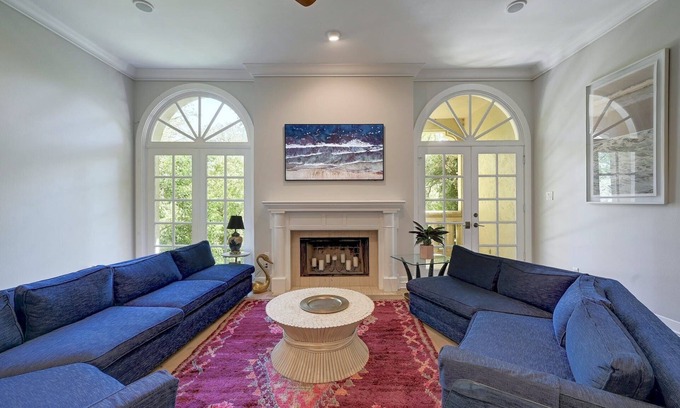 St. Tropez Condo | Luxury Living on Lake Austin- Monthly Furnished Rental