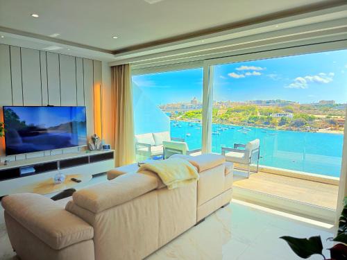 Sliema Apartment | Luxury Living - Seafront Haven in Sliema - Malta