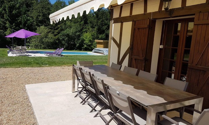 Fontaines-en-Sologne Cottage | Luxury Lodge in Fontaines-en-Sologne: Heated Pool, Private Lake, Activities & Scenic Views
