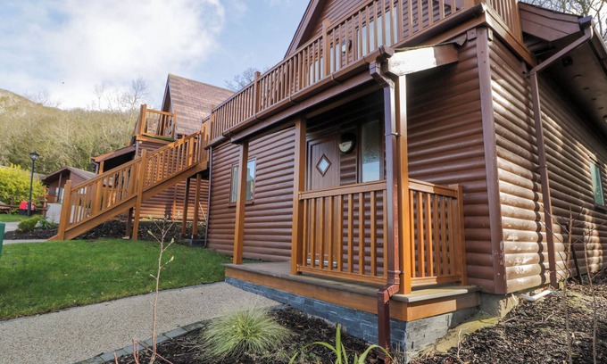 Meliden Cottage | LUXURY LODGE 44, pet friendly, character holiday cottage in Dyserth