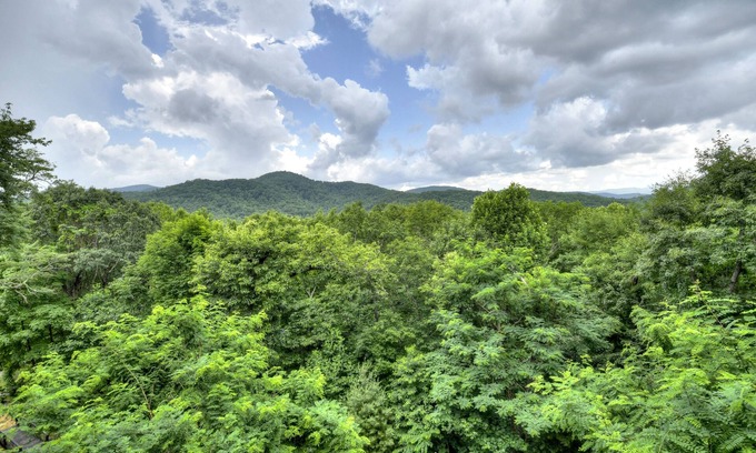 Blue Ridge Cabin | Luxury lodge/cabin in Blue Ridge with long range mountain views