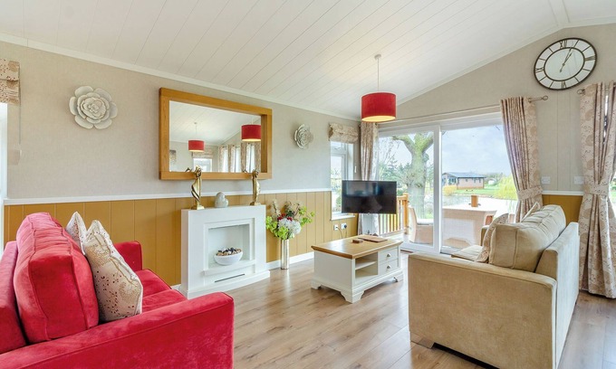 Aubourn Ski Chalet | Luxury lodge ideal for a couples romantic break away with a double driveway.