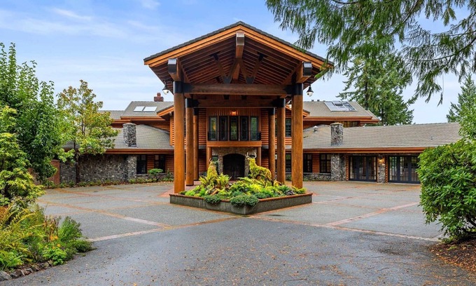 Anacortes House | Luxury Lodge - Indoor Pool, Sauna, Sleeps 35 Ranch