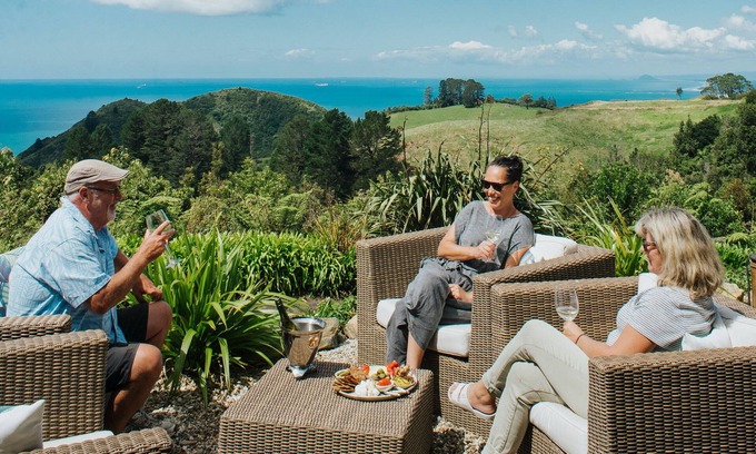 Waihi Cabin | Luxury Lodge Overlooking the Bay of Plenty. 10 Minutes From Waihi & Waihi Beach