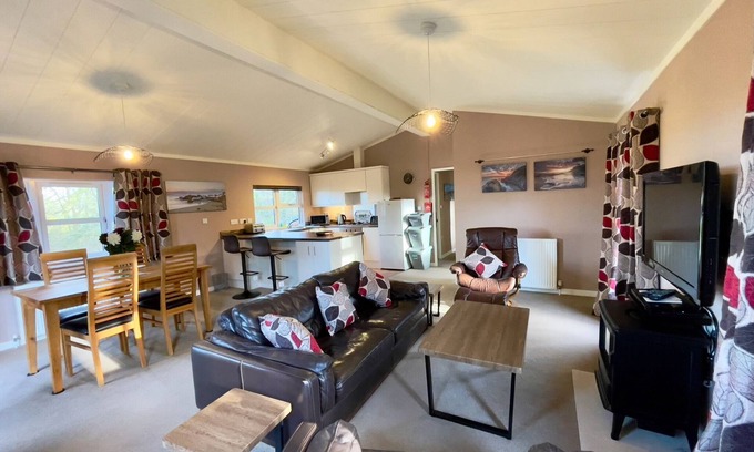 Narberth Apartment | Luxury lodge situated on a tranquil holiday park