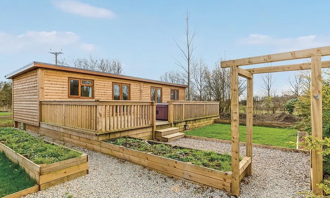 Pickering Ski Chalet | Luxury lodge with two doubles, both with en suite shower.