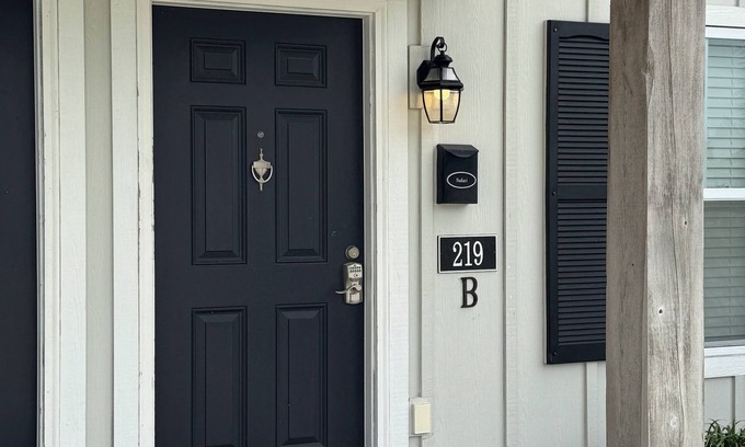 Elizabethtown Resort | Luxury Lodging, Lakefront View, King Bed w/Private Bath, Private Patio.