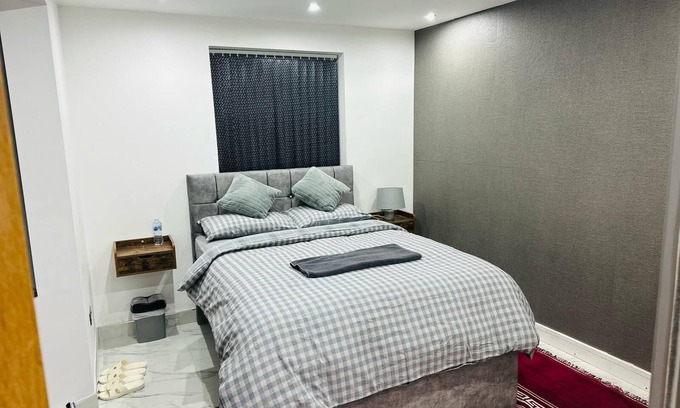 Broadheath House | Luxury Loft-Near MCR Airport