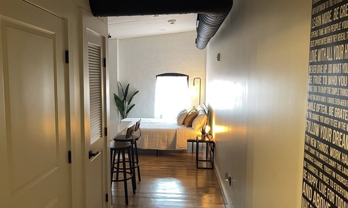 New Britain Apartment | Luxury Loft (perfect for business or pleasure)