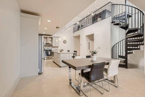 River North Art District House | Luxury Loft With Skyline Viwes In RiNo