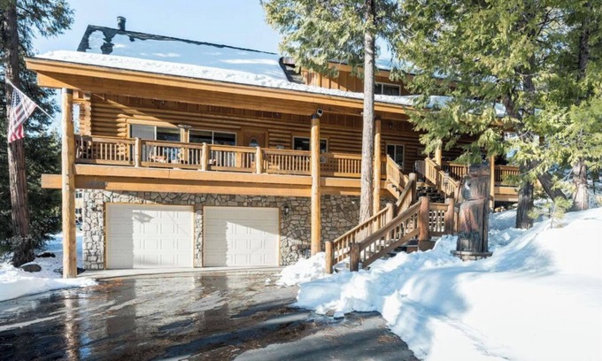 Shaver Lake Cabin | Luxury Log Cabin - 5 min to Shaver Lake & 30 min to China Peak