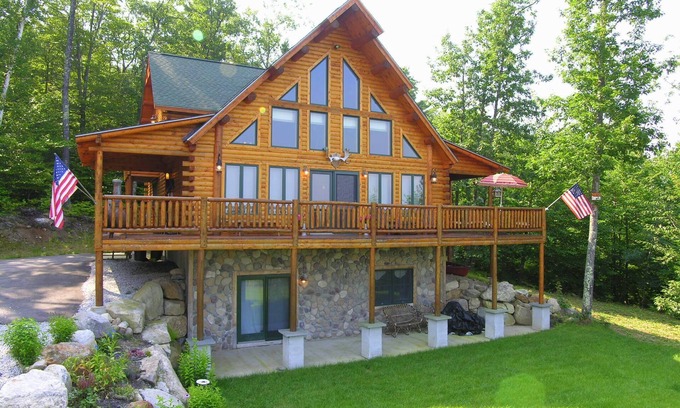 Conway Cabin | LUXURY LOG Cabin. BEST Views of Mt. Washington & Chocorua. Close To Everything!