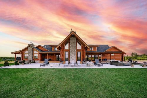 Tetonia House | Luxury Log Cabin Epic Views Hot Tub