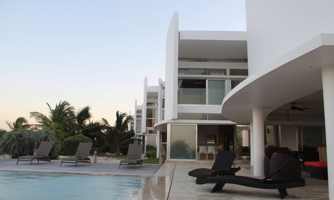 Miramar House | LUXURY MAIN HOUSE "LAS VELAS" VILLAS