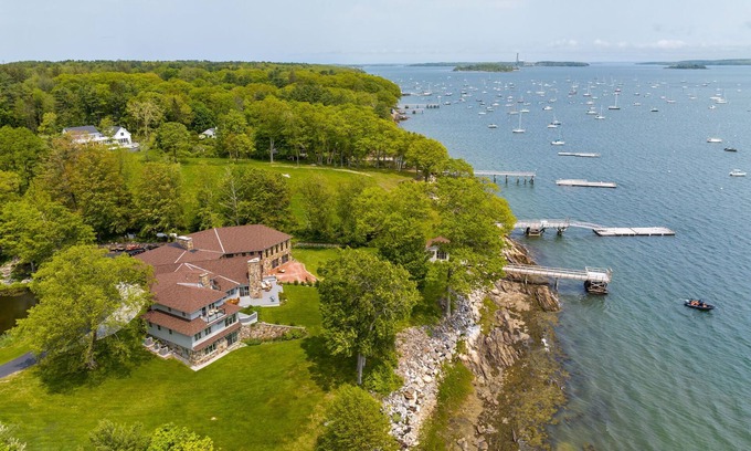 Falmouth Foreside House | Luxury Maine Oceanside Estate