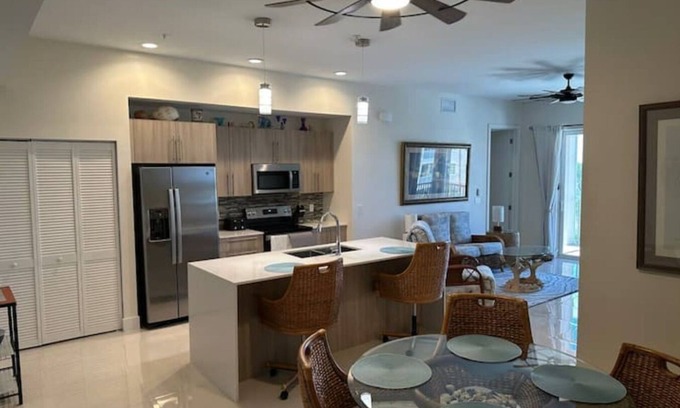 Majestic Palms Apartment | Luxury Majestic Palms Condo Minutes from Beach
