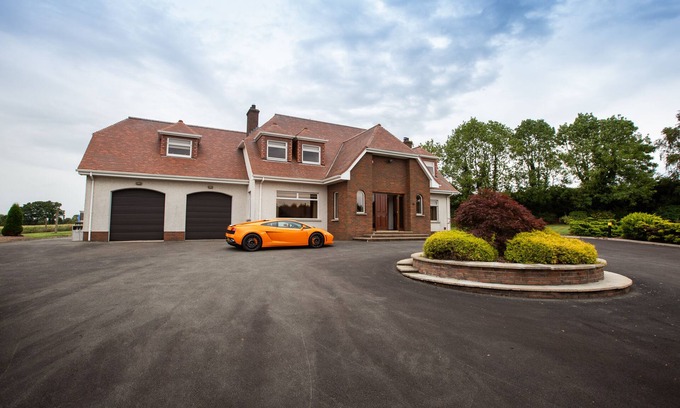 Lisburn House | Luxury Manor, 5*HotTub, 20min belfast city centre