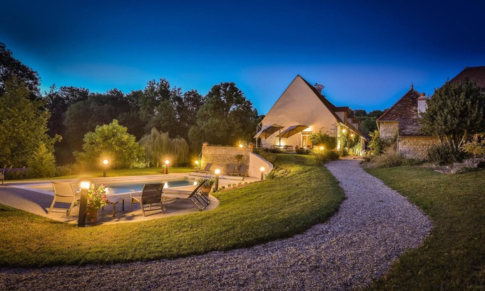 Change House | Luxury Manor House in the Burgundy Vines with Heated Pool and AC throughout