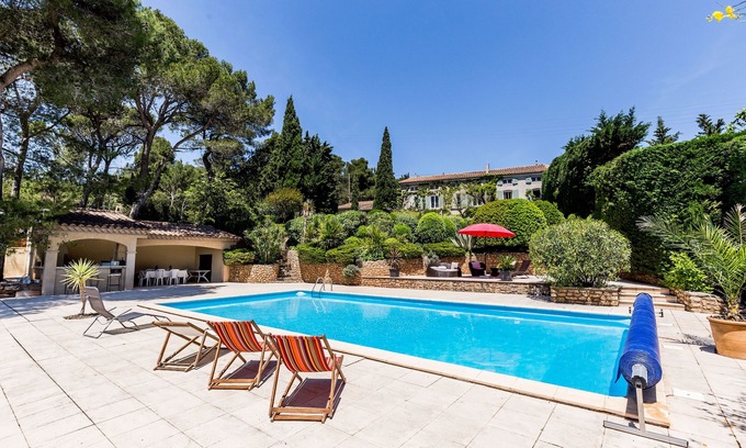 Fabrezan Villa | Luxury Mediterranean living.sun, sea and wine - 14 people, pool and hot tub!