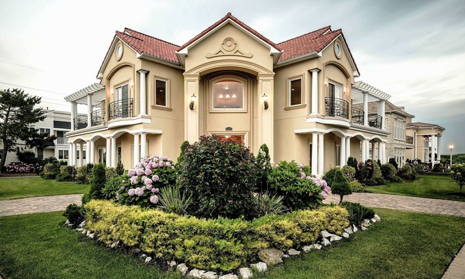 A-Zone House | Luxury Mediterranean Mansion -Pool, Elevator, Roof Deck,3rd House From The Beach