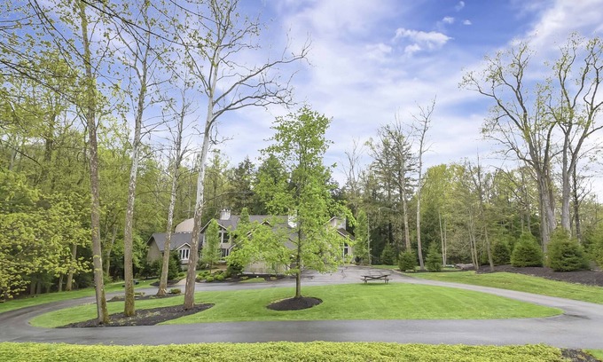 Hunting Valley House | Luxury meets nature in this breathtaking 5-bedroom country chateau