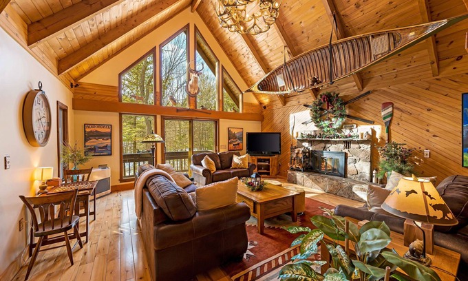 Wilmington House | Luxury meets Rustic- Beautiful Lodge 1.9 miles from Whiteface-EV charger