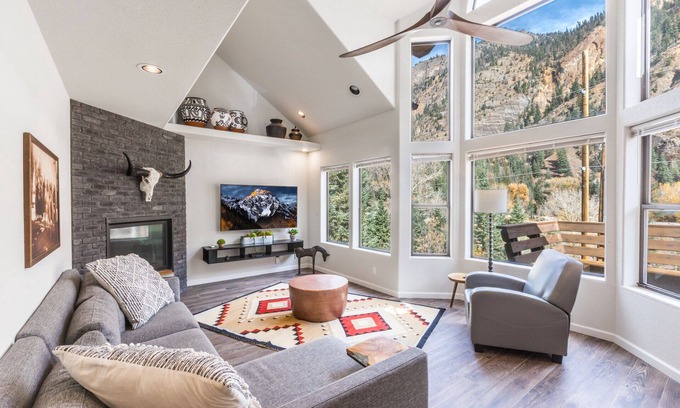 Ouray Condo | Luxury Meets Tranquil Mountain Retreat-Private Courtyard-Pet-Friendly