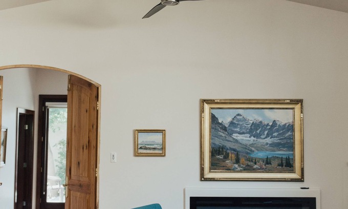 Billings Condo | Luxury Midtown Family Condo