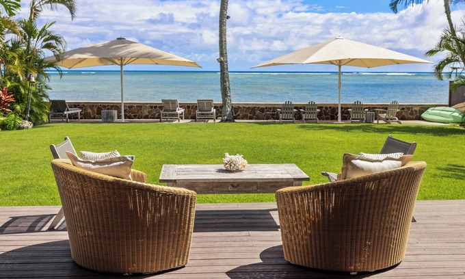 Eastern Honolulu House | Luxury Moana Lani: Oceanfront Home w/Private Pool & Jacuzzi, Walk to the Beach