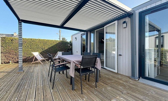 Jullouville-les-Pins House | Luxury Mobile Home: 2 Bedrooms, 2 Bathrooms, Heated Pool, 200m from Beach, Parking Included