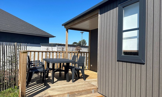 Jullouville-les-Pins House | Luxury Mobile Home Near Beach with Pool & Fitness, 2 Bedrooms, 4 Guests