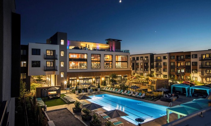 Redwood City Condo | Luxury/Modern 1B1B Condo in Menlo Park with Free Parking, 24-hour Gym, Pool