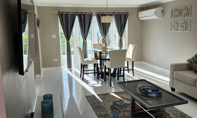Negril House | Luxury Modern 2 Bedrooms 2.5 Bathrooms, sleep 6