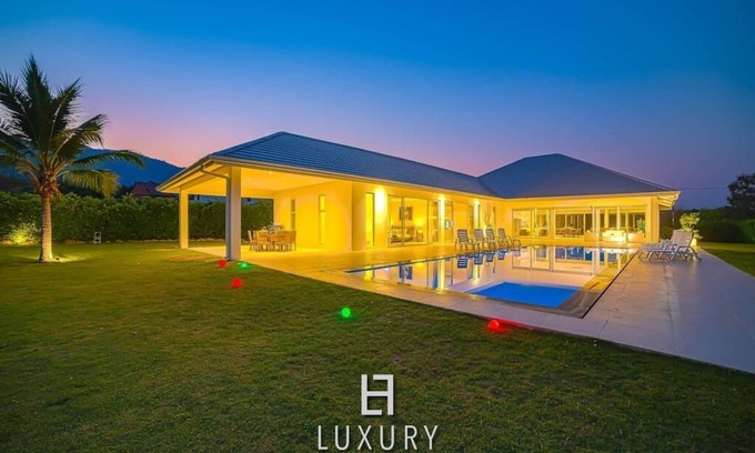 Sam Phraya Villa | Luxury Modern 4 Bedroom Pool Villa (PH111)