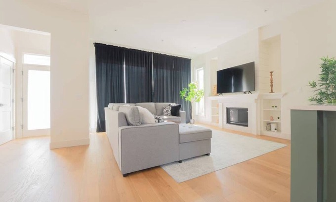 Willoughby House | Luxury Modern Home in Langley