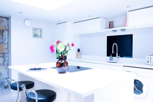 Wesham House | Luxury modern canal side cottage for families, couples, contractors and dog friendly in Lancashire sleeps 6