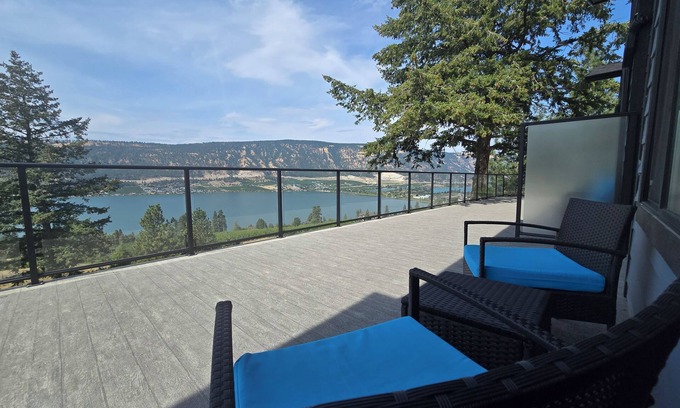 Central Okanagan Apartment | Luxury modern loft. Located on a plateau with stunning views over lakesn