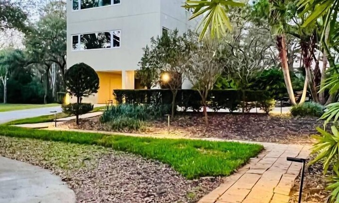 Oldsmar House | Luxury Modern Retreat I Spacious, Private & Serene