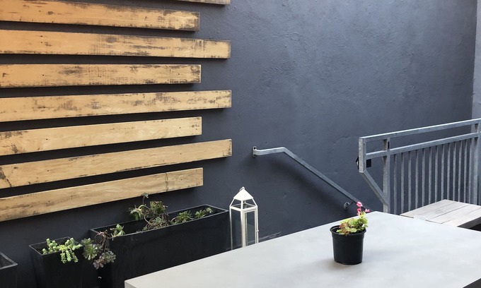 Eureka Valley House | Luxury Modern Unit on Market St - w/Private Patio - Hot tub, Fire Pit, Lounge +