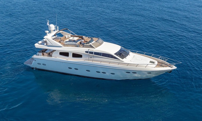 Alimos Boat Rental | Luxury Moments & Services sleeping on board in Yacht Amoraki