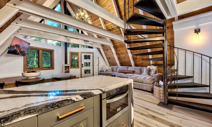 Christmas Valley Cabin | Luxury Mountain A-frame Escape LX04