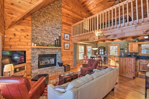 Blairsville House | Luxury Mountain Cabin - Panoramic Mountain Views
