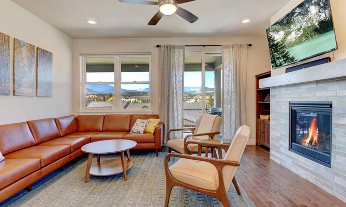 Rendezvous House | Luxury Mountain Chalet 95 I Private Hot Tub I Great Views I Best Price I Discounted Attractions