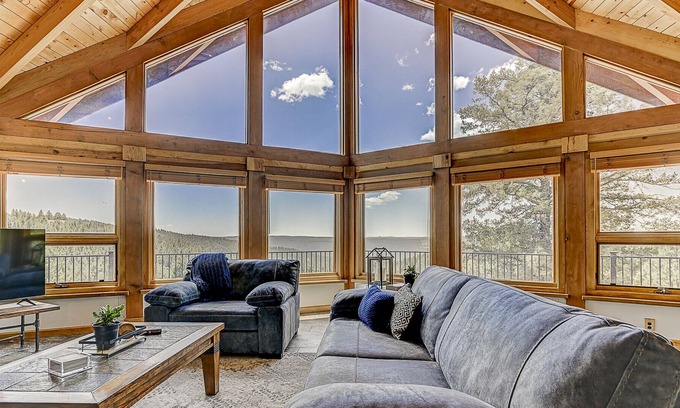 Woodland Park Cabin | Luxury Mountain Getaway: Hot Tub, Views, & Colorado Family Fun - Pikes Peak!