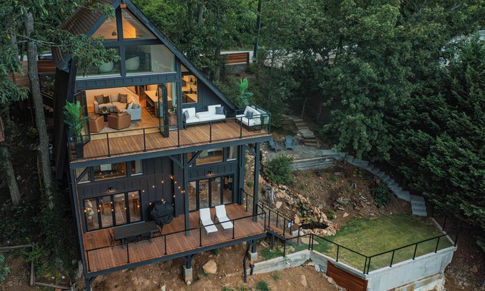 Greenville - Spartanburg House | Luxury Mountain Villa - Unbelievable Sunsets - 15min drive to downtown Gville!