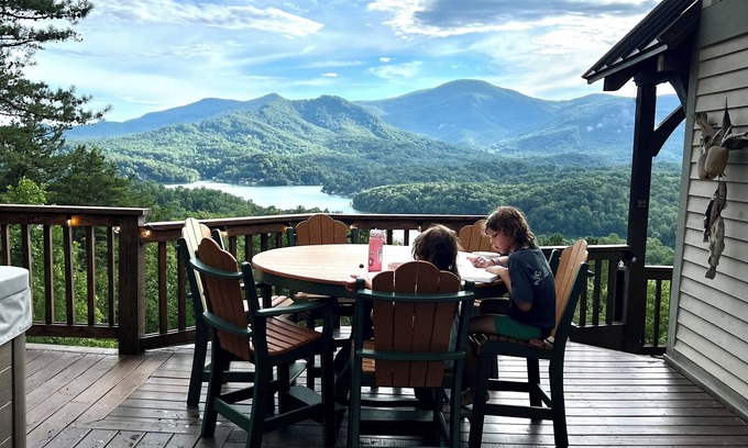 Lake Lure Cabin | ★ Luxury Mountaintop Cabin- UNREAL VIEWS,hot tub,fire pit,shuffleboard &more!
