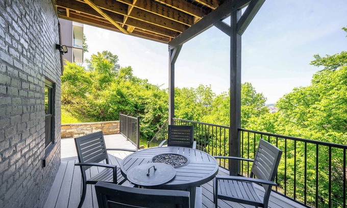 Mount Adams Apartment | Luxury Mt. Adams Retreat Apt 1