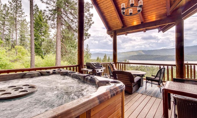 Cle Elum House | Luxury Mtn Cabin with Sweeping Cle Elum Lake Views!