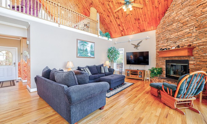 Helen Cabin | Luxury Mtn View Chalet - Spacious Chalet with Mega Mountain Views